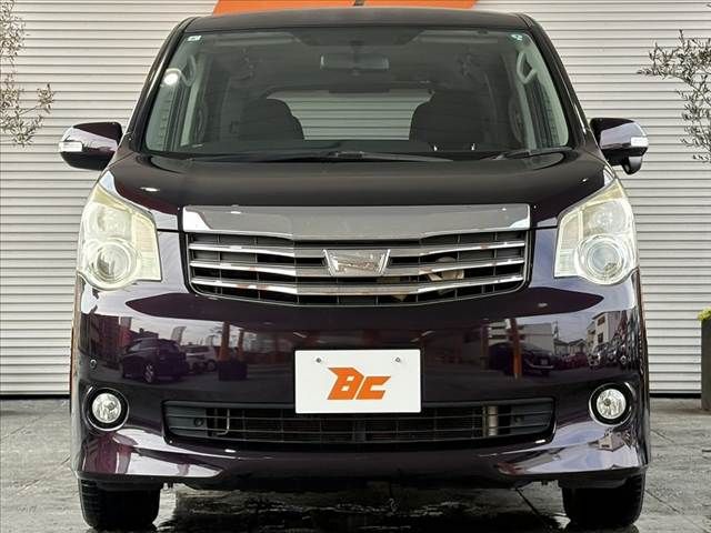 TOYOTA NOAH 2013
