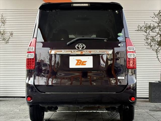 TOYOTA NOAH 2013