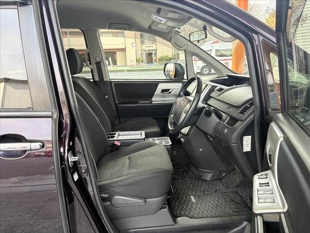 TOYOTA NOAH 2013