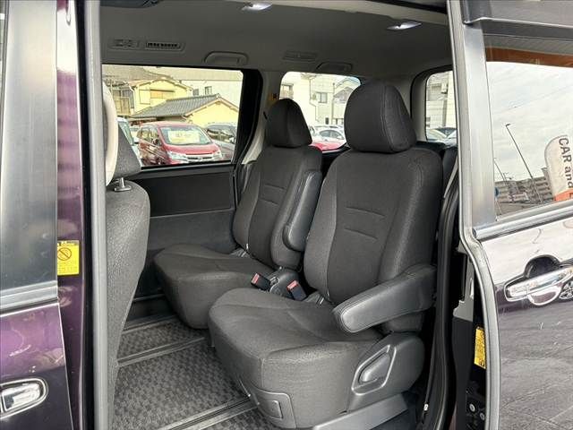 TOYOTA NOAH 2013