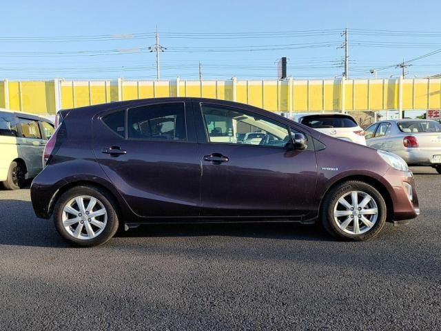 TOYOTA AQUA 2015