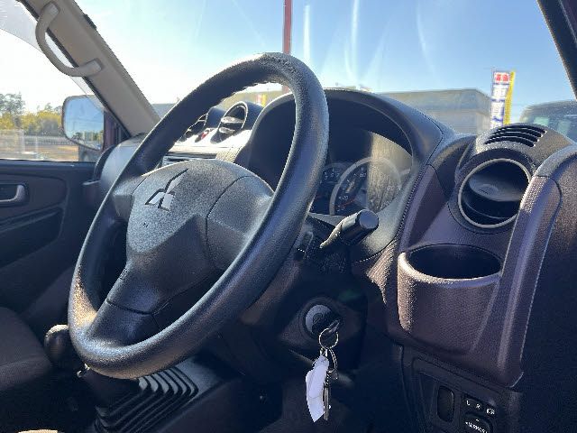 MITSUBISHI PAJERO MINI 4WD 2011