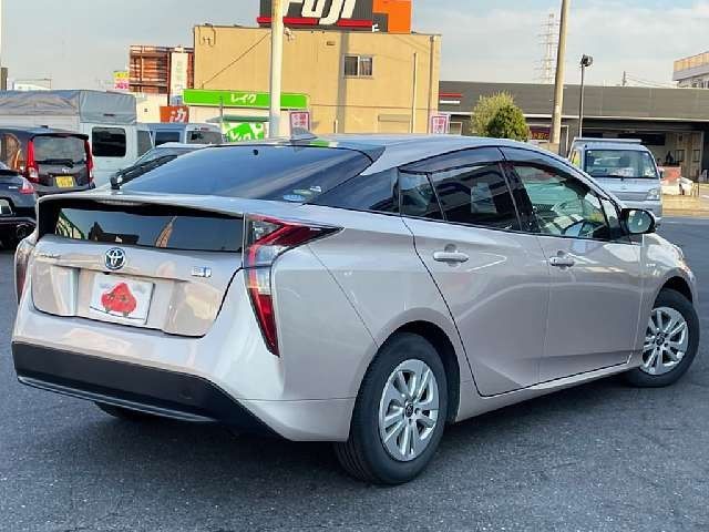 TOYOTA PRIUS 2016