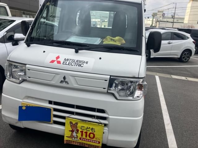 MITSUBISHI MINICAB truck 2013