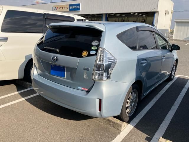 TOYOTA PRIUS Alpha 2012