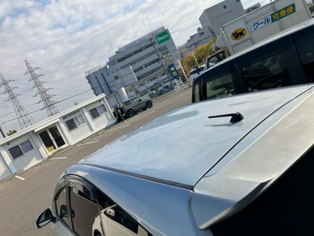 TOYOTA PRIUS Alpha 2012