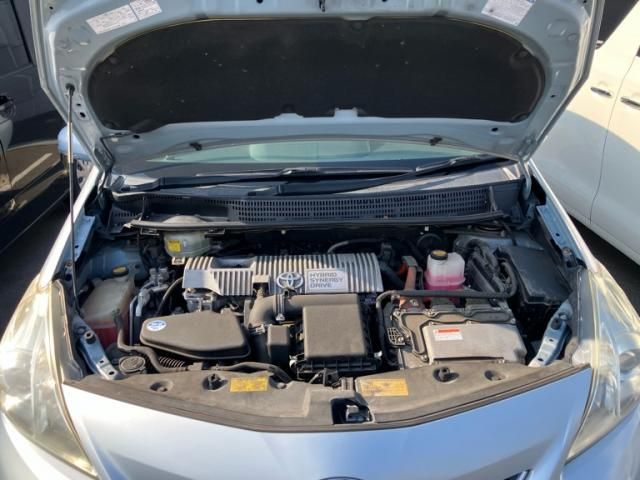 TOYOTA PRIUS Alpha 2012