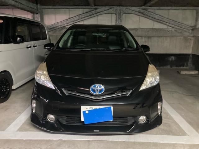 TOYOTA PRIUS Alpha 2011
