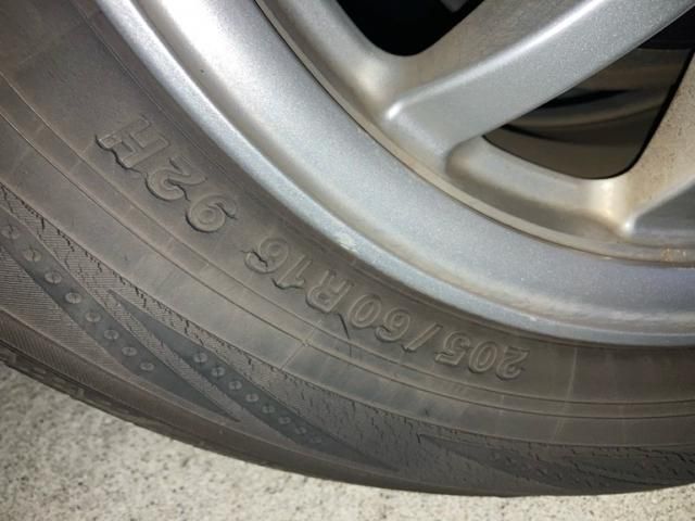 TOYOTA PRIUS Alpha 2011