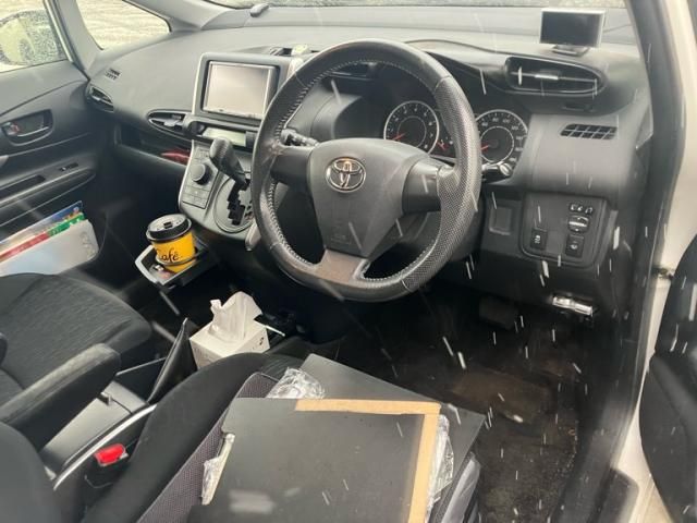 TOYOTA WISH 4WD 2011