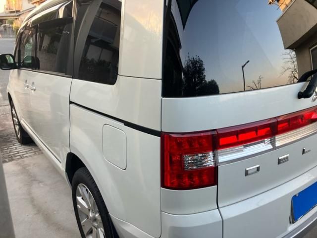 MITSUBISHI DELICA D:5 4WD 2010