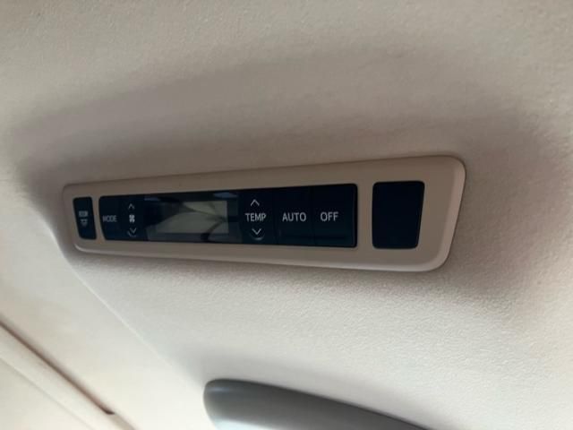 TOYOTA VELLFIRE 2009