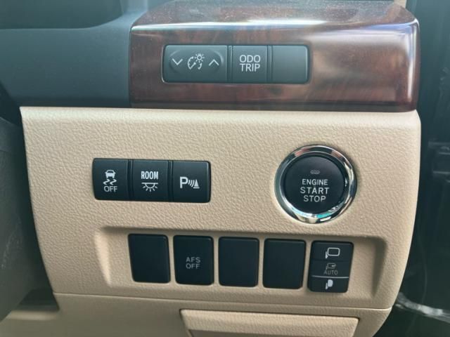 TOYOTA VELLFIRE 2009