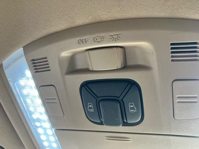 TOYOTA VELLFIRE 2009