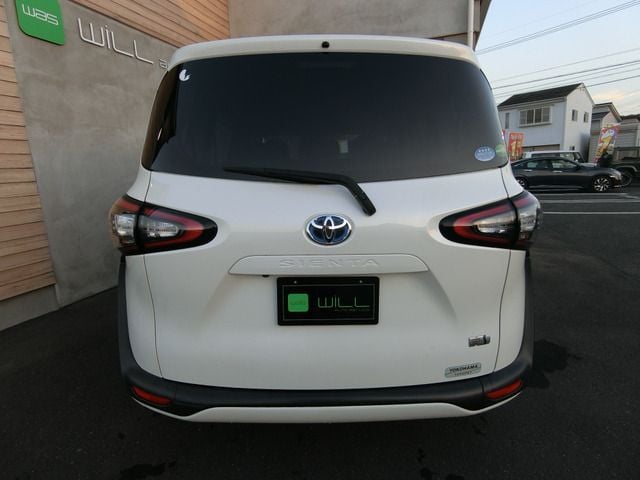 TOYOTA SIENTA HYBRID 2018