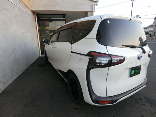 TOYOTA SIENTA HYBRID 2018