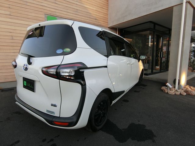 TOYOTA SIENTA HYBRID 2018