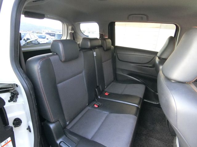 TOYOTA SIENTA HYBRID 2018