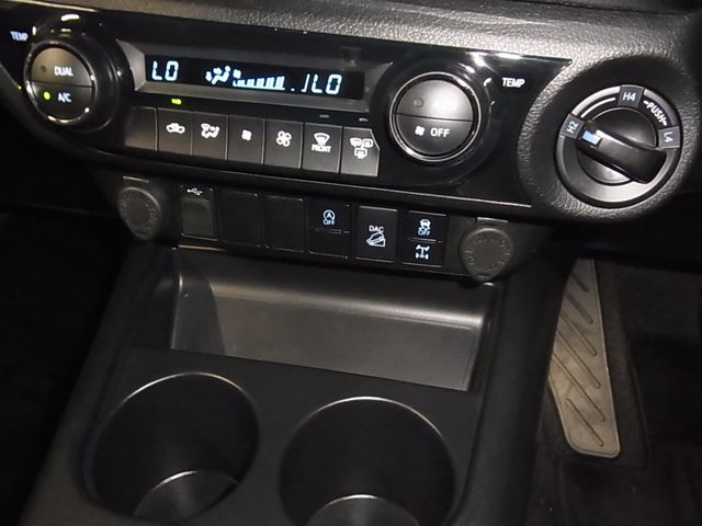 TOYOTA HILUX 4WD 2023