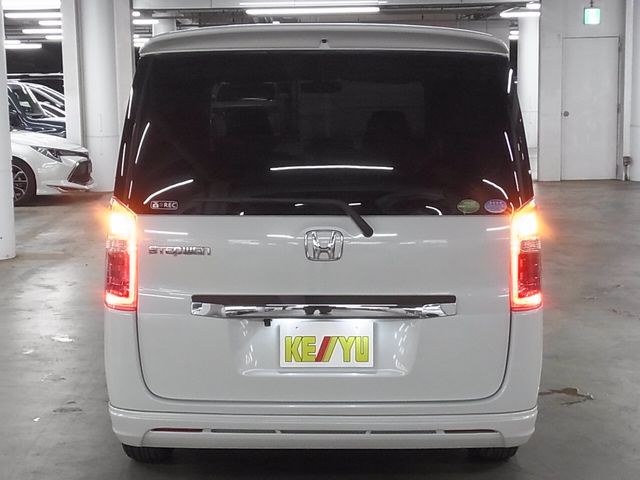 HONDA STEPWAGON 2012