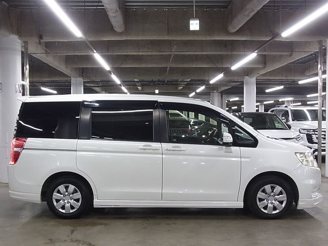 HONDA STEPWAGON 2012