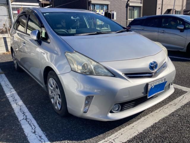 TOYOTA PRIUS Alpha 2011