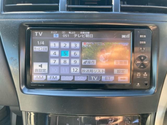 TOYOTA PRIUS Alpha 2011