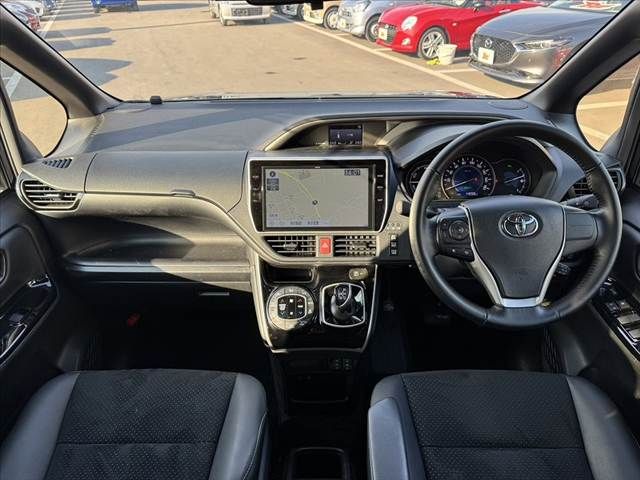 TOYOTA VOXY HYBRID 2021