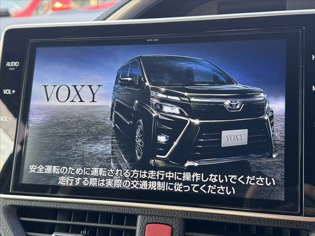 TOYOTA VOXY HYBRID 2021