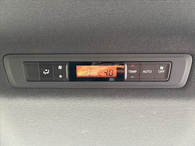 TOYOTA VOXY HYBRID 2021