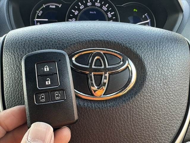 TOYOTA VOXY HYBRID 2021