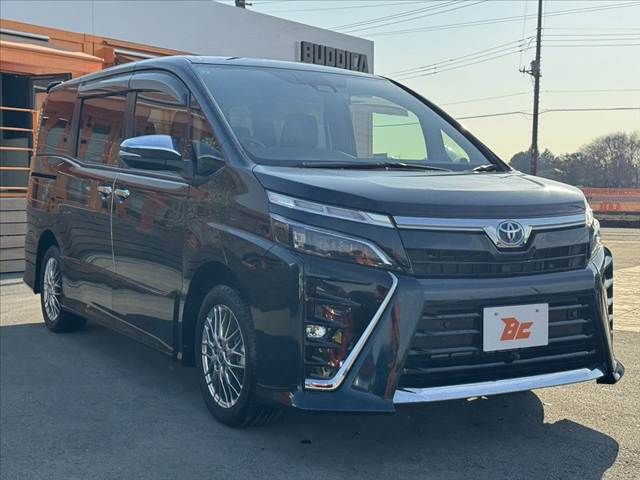 TOYOTA VOXY HYBRID 2021