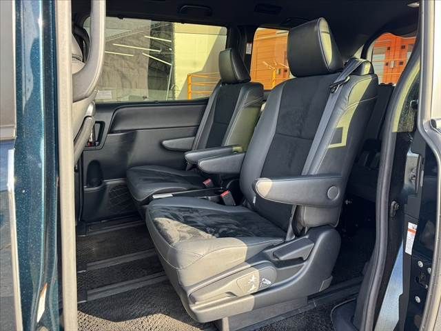 TOYOTA VOXY HYBRID 2021