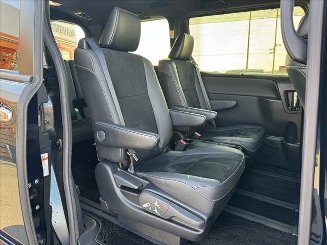 TOYOTA VOXY HYBRID 2021