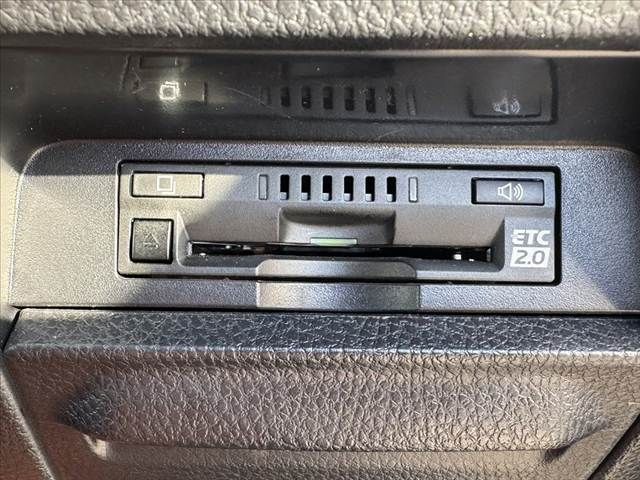 TOYOTA VOXY HYBRID 2021