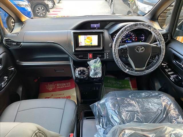 TOYOTA VOXY HYBRID 2018