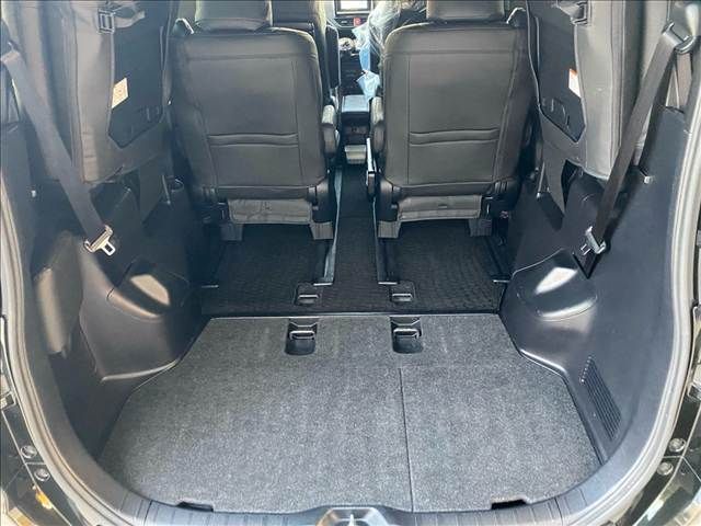 TOYOTA VOXY HYBRID 2018