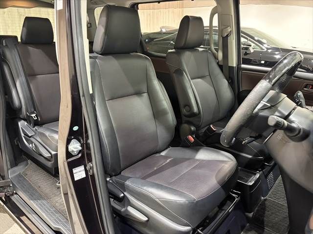 TOYOTA ESQUIRE HYBRID 2014