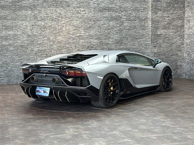 LAMBORGHINI LAMBORGHINI Aventador 2022