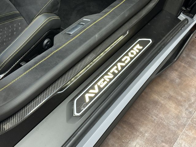 LAMBORGHINI LAMBORGHINI Aventador 2022