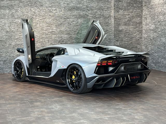 LAMBORGHINI LAMBORGHINI Aventador 2022
