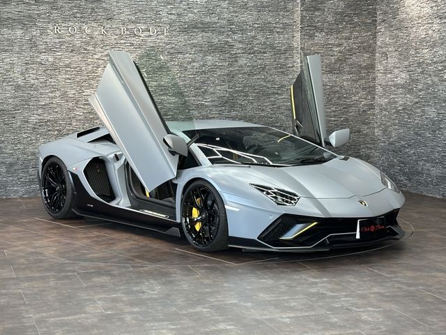 LAMBORGHINI LAMBORGHINI Aventador 2022