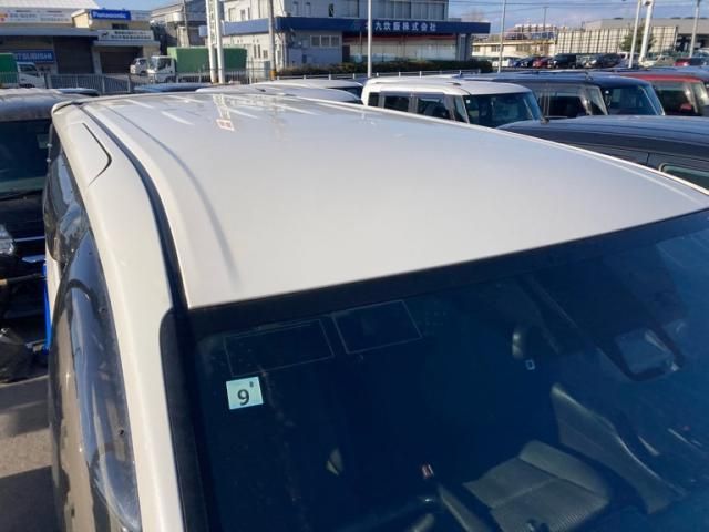 TOYOTA NOAH HYBRID 2017