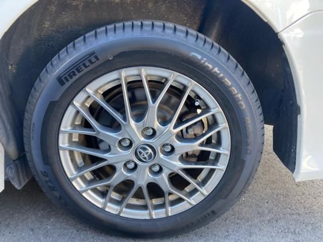 TOYOTA NOAH HYBRID 2017