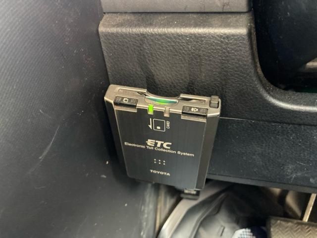 TOYOTA NOAH HYBRID 2017