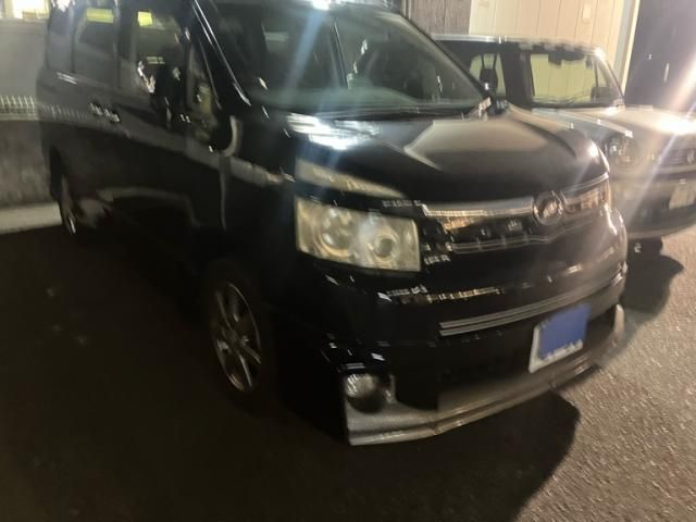 TOYOTA VOXY 4WD 2009