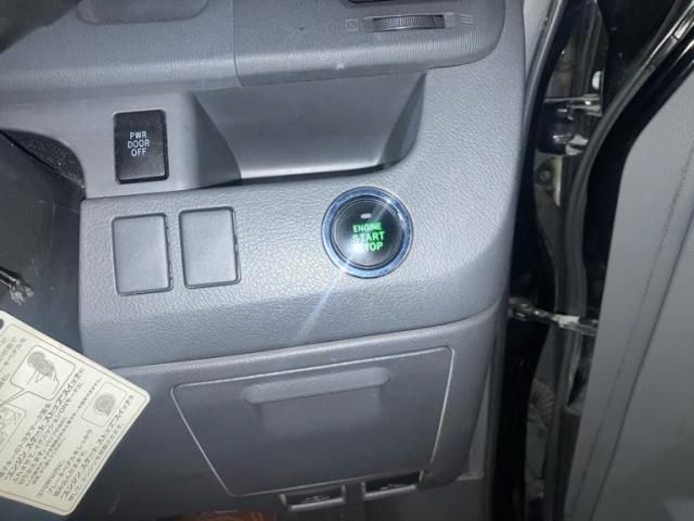 TOYOTA VOXY 4WD 2009