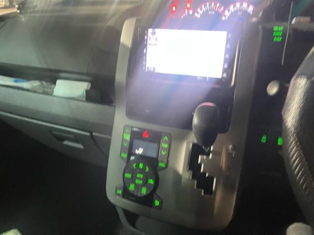 TOYOTA VOXY 4WD 2009