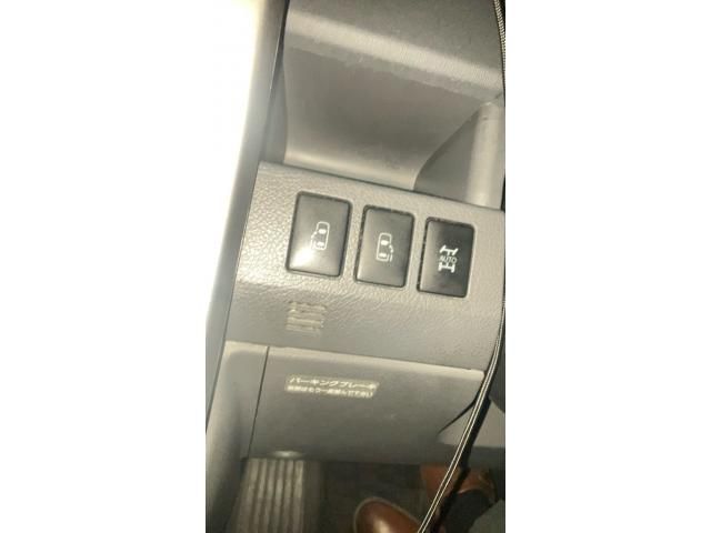 TOYOTA VOXY 4WD 2009