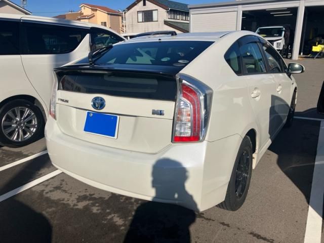 TOYOTA PRIUS 2015